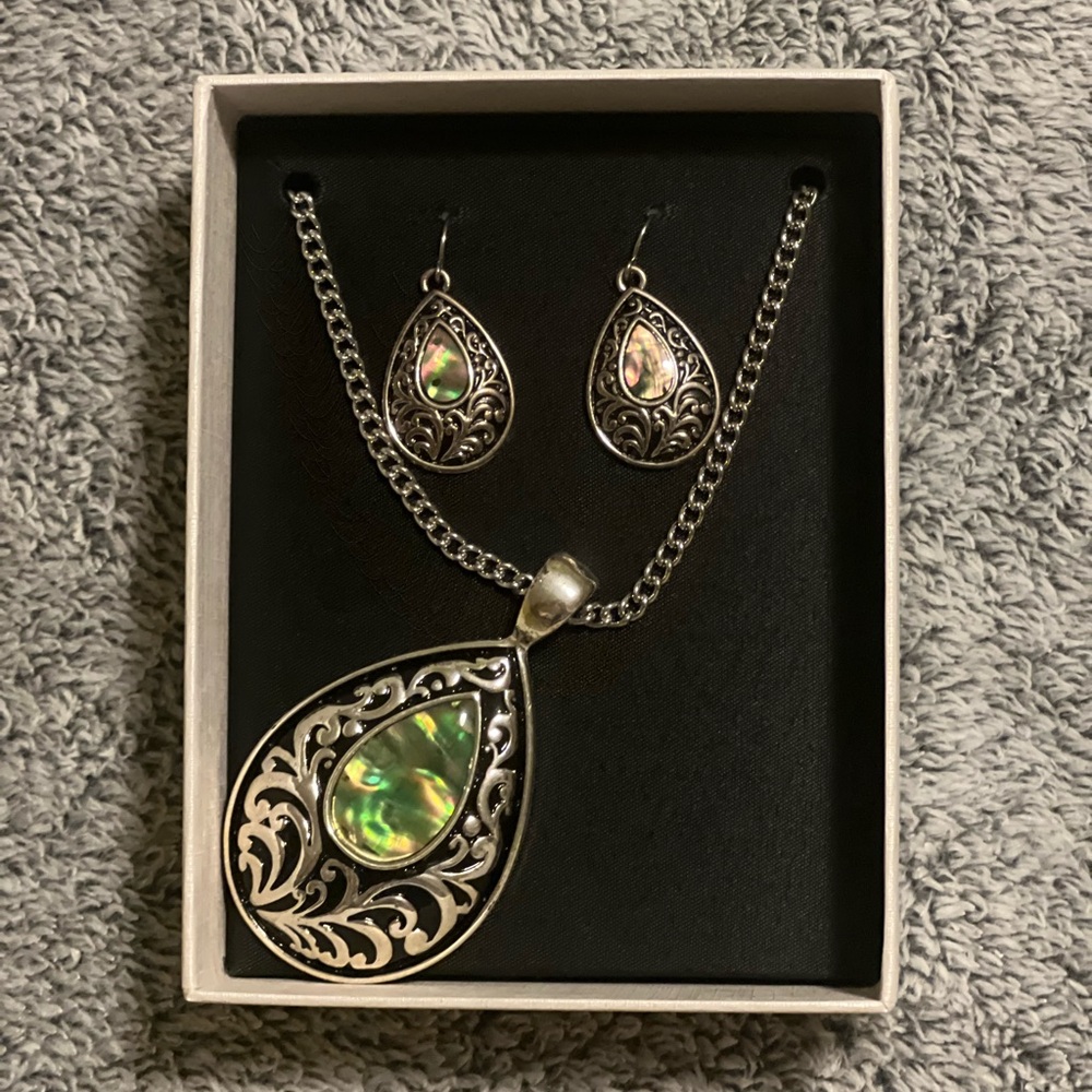 NEW George Teardrop Pendant Necklace & Earring Set | Abalone Color